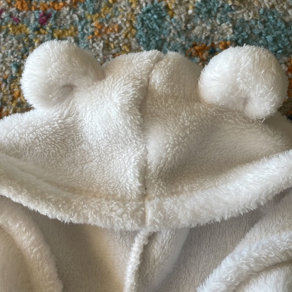 Carter’s White Hooded Pullover. - Picture 4 of 4